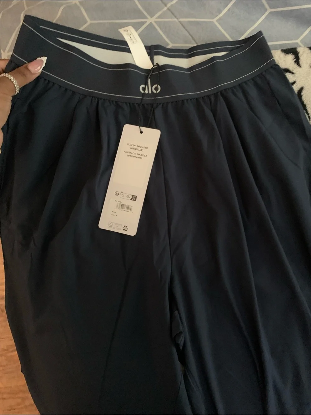 ALO Yoga Women’s Navy Jogger Pants